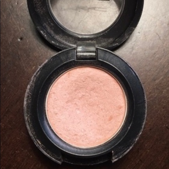 WANTED: Looking to by MAC eyeshadow in the colour “Hush”. - Picture 2 of 3